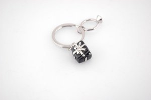 MTM Klíčenka - dárek s diamantovým prstenem, černý